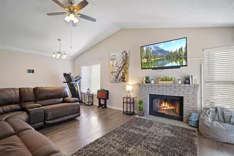 727 Trixis Ave, Lancaster, CA 93534 photo 6