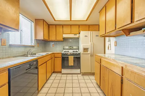 41013 Fieldspring St, Lake Los Angeles, CA 93535 photo 8