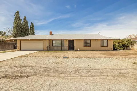 41013 Fieldspring St, Lake Los Angeles, CA 93535 photo 2