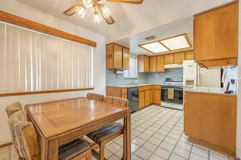 41013 Fieldspring St, Lake Los Angeles, CA 93535 photo 7