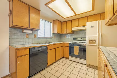 41013 Fieldspring St, Lake Los Angeles, CA 93535 photo 9