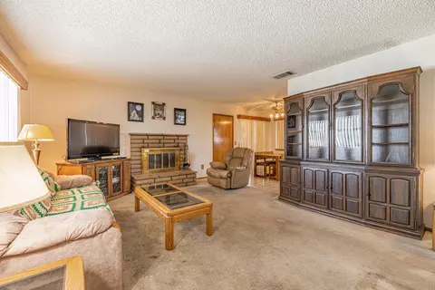 41013 Fieldspring St, Lake Los Angeles, CA 93535 photo 6