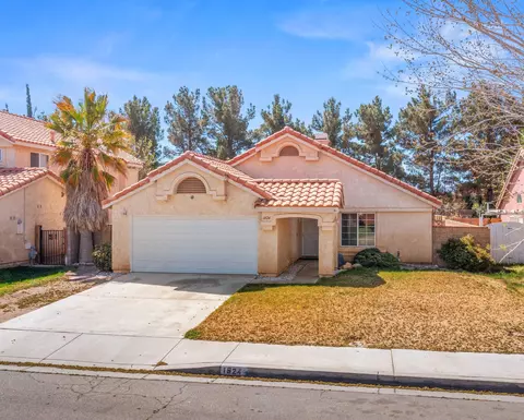 1824 E Norberry St, Lancaster, CA 93535 photo 2
