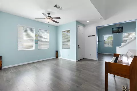 44022 Marbella St, Lancaster, CA 93536 photo 2