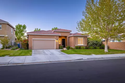 3033 Albret St, Lancaster, CA 93536 photo 2