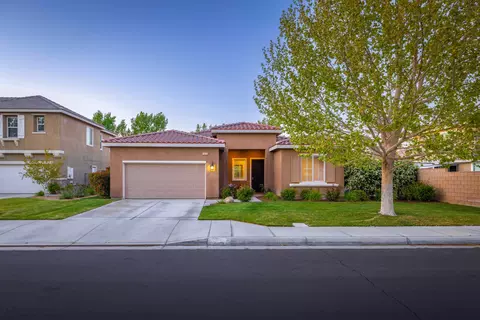 3033 Albret St, Lancaster, CA 93536 photo 1