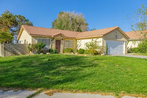 3337 Knott Ct, Lancaster, CA 93535 photo 2