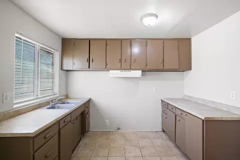 43302 E 7th St, Lancaster, CA 93535 photo 18