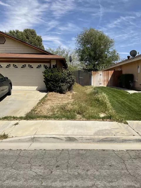 45904 York Pl, Lancaster, CA 93534 photo 2