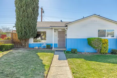 907 Black Oak Dr, Tehachapi, CA 93561 photo 2
