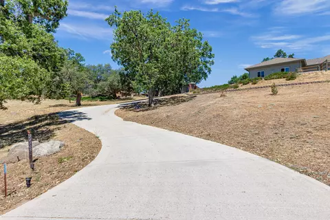 24105 Woodbine Ct, Tehachapi, CA 93561 photo 5