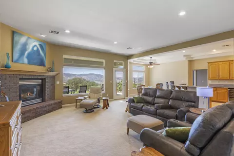 24105 Woodbine Ct, Tehachapi, CA 93561 photo 10