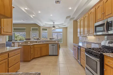 24105 Woodbine Ct, Tehachapi, CA 93561 photo 15