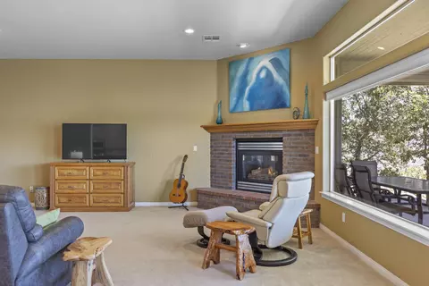 24105 Woodbine Ct, Tehachapi, CA 93561 photo 11