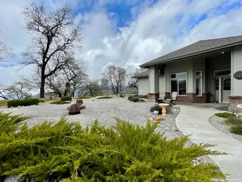 24105 Woodbine Ct, Tehachapi, CA 93561 photo 3