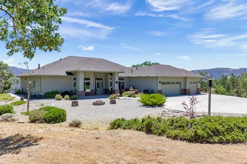 24105 Woodbine Ct, Tehachapi, CA 93561 photo 1