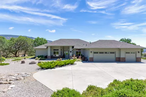 24105 Woodbine Ct, Tehachapi, CA 93561 photo 2
