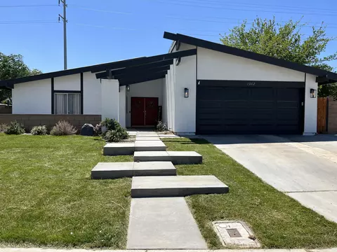 2062 Spice St, Lancaster, CA 93536 photo 2
