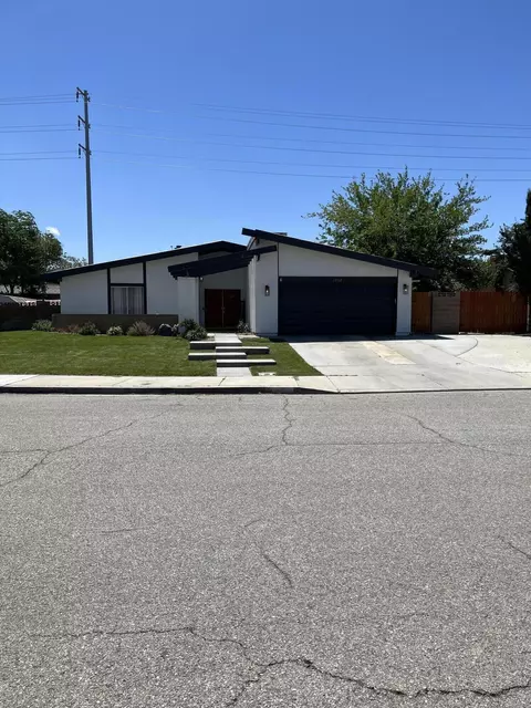 2062 Spice St, Lancaster, CA 93536 photo 1