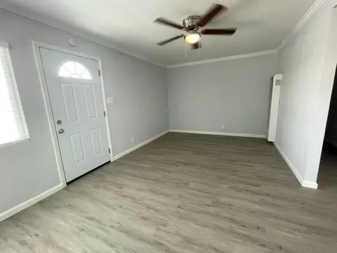 2889 Laurel St, Rosamond, CA 93560 photo 2