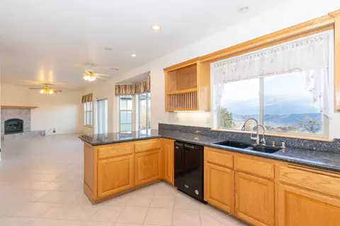 25040 Cannonero Ct, Tehachapi, CA 93561 photo 8