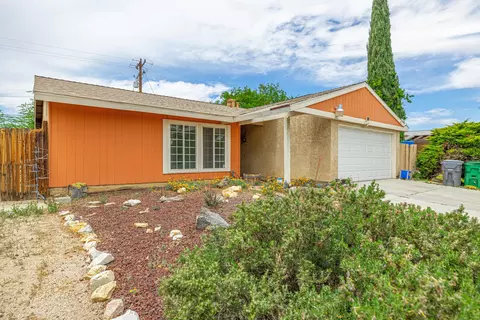 44209 Foxton Ave, Lancaster, CA 93535 photo 2