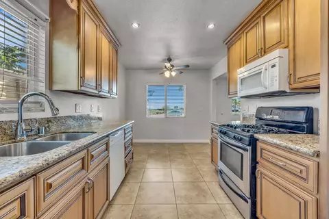 37617 5th St E, Palmdale, CA 93550 photo 9