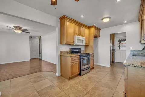 37617 5th St E, Palmdale, CA 93550 photo 8