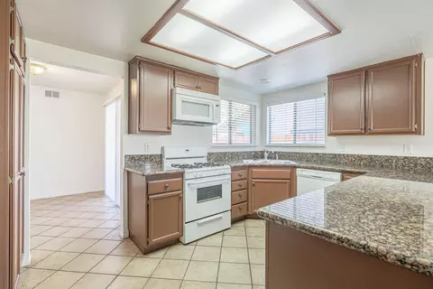 1623 Lobo Ct, Lancaster, CA 93535 photo 18