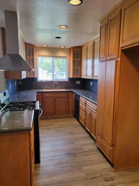 520 E Newgrove St, Lancaster, CA 93535 photo 11