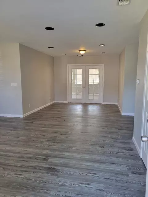 520 E Newgrove St, Lancaster, CA 93535 photo 13