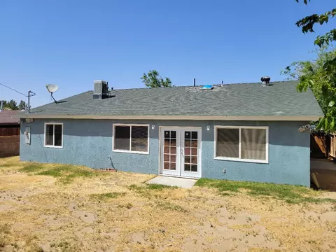 520 E Newgrove St, Lancaster, CA 93535 photo 4