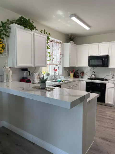 6300 Declaration Way, Bakersfield, CA 93313 photo 3