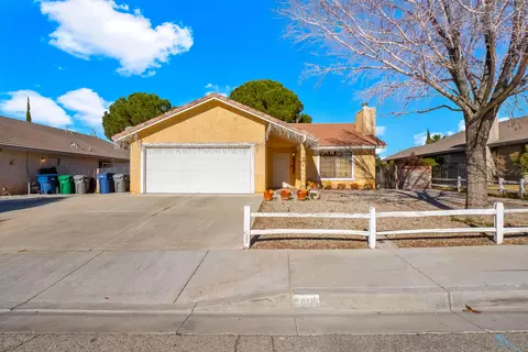 809 E Kettering St, Lancaster, CA 93535 photo 2