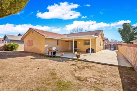809 E Kettering St, Lancaster, CA 93535 photo 11
