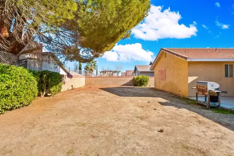 809 E Kettering St, Lancaster, CA 93535 photo 12