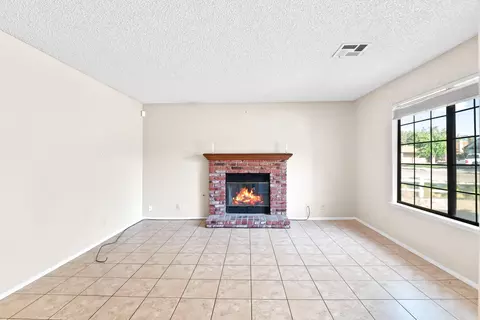 809 E Kettering St, Lancaster, CA 93535 photo 6