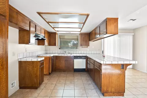 809 E Kettering St, Lancaster, CA 93535 photo 17