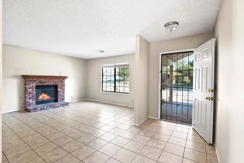 809 E Kettering St, Lancaster, CA 93535 photo 5