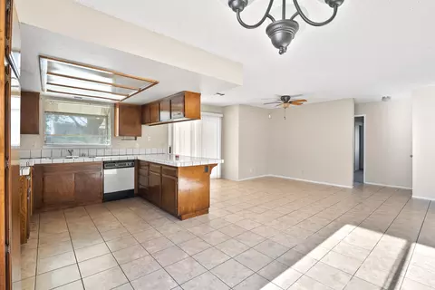 809 E Kettering St, Lancaster, CA 93535 photo 16