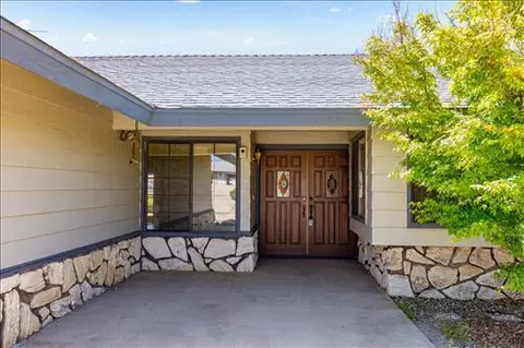 21720 San Gabriel Dr, Tehachapi, CA 93561 photo 2