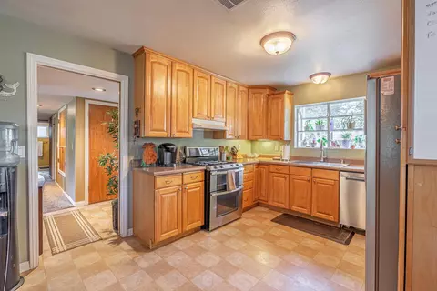 1064 E Ave J5, Lancaster, CA 93535 photo 4