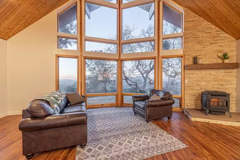 20460 Rex Dr, Tehachapi, CA 93561 photo 3