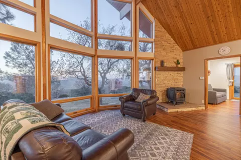 20460 Rex Dr, Tehachapi, CA 93561 photo 2