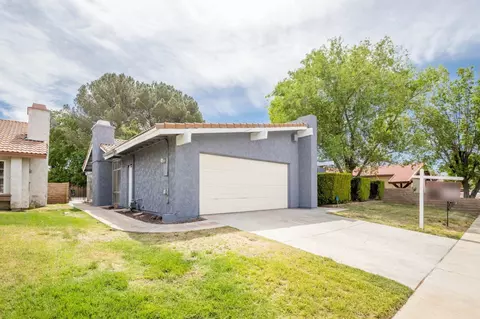 44626 E 13th St, Lancaster, CA 93535 photo 2