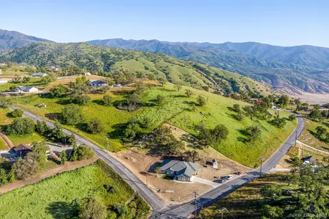 30150 Horsethief Dr, Tehachapi, CA 93561 photo 2