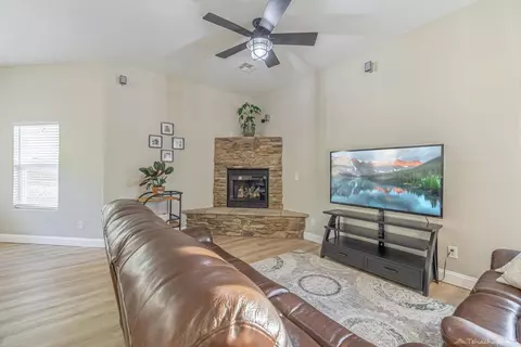 30150 Horsethief Dr, Tehachapi, CA 93561 photo 3