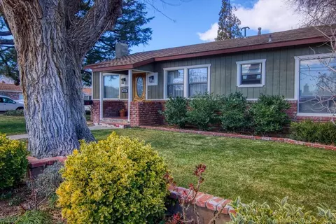221 Hayes St S, Tehachapi, CA 93561 photo 3