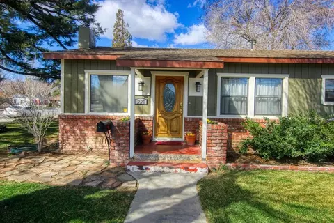 221 Hayes St S, Tehachapi, CA 93561 photo 2