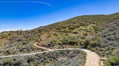 18050 Matterhorn Dr, Tehachapi, CA 93561 photo 2